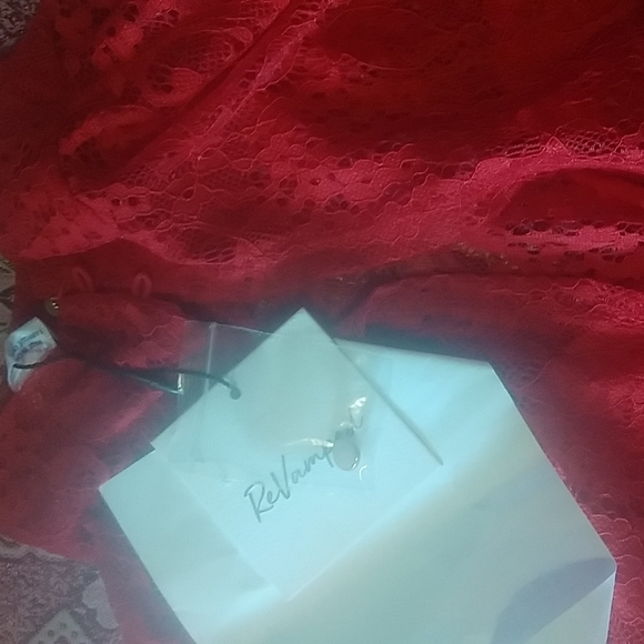 ReVamped Red lace long sleeve - Picture 2 of 2